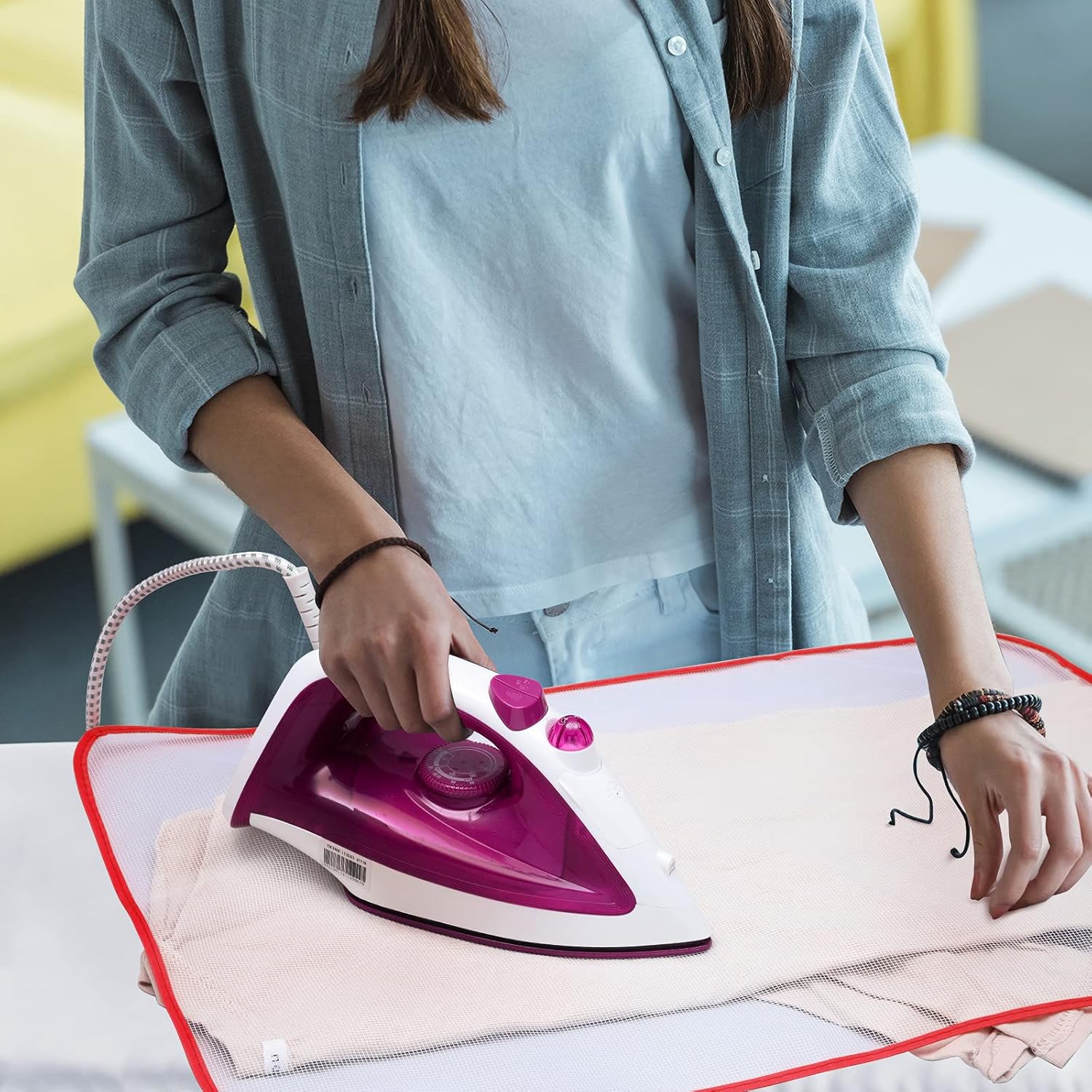 Protective Iron Mesh Pad for Scorch-Saving Ironing